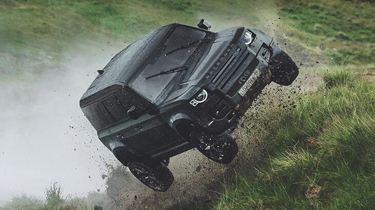 Yeni Land Rover Defender’a James Bond dokunuşu